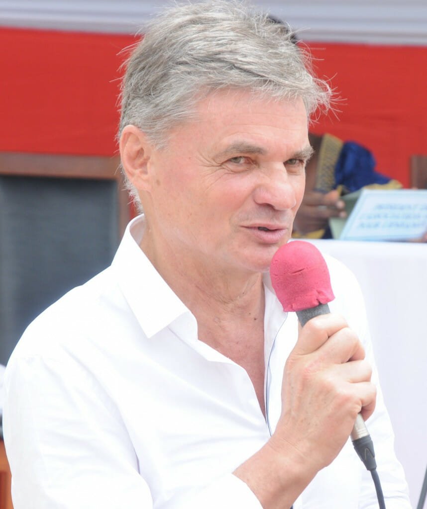 Michel Jestin, president of the Association MJ Pour l'Enfance addresses the audience