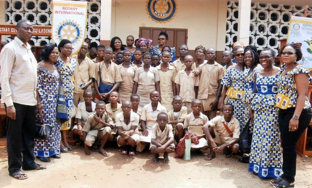 Inner Wheel members pose with the staff and students at the General Education Secondary School in Agbada built by the Cotonou Inner Wheel club.