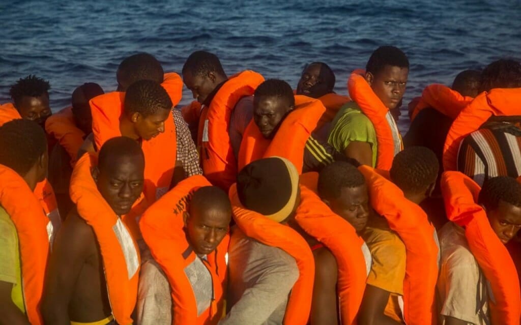 108319836migrantsNEWS-xlarge_trans_NvBQzQNjv4Bqeo_i_u9APj8RuoebjoAHt0k9u7HhRJvuo-ZLenGRumA
