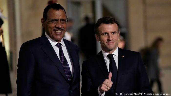 Niger’s President Mohamed Bazoum, left, with French president Emmanuel Macron during a visit to the Elysée in July 2021. Courtesy Deutsche Welle