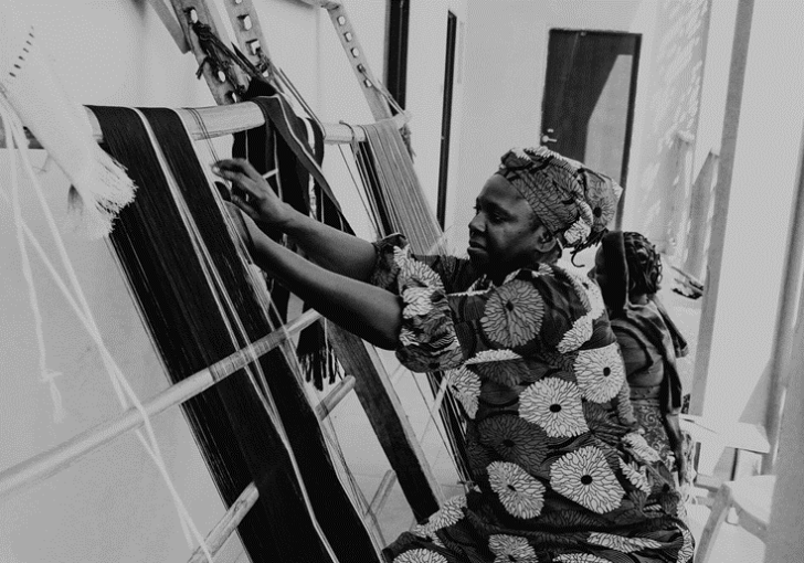 Traditionsl weaver on a loom machine