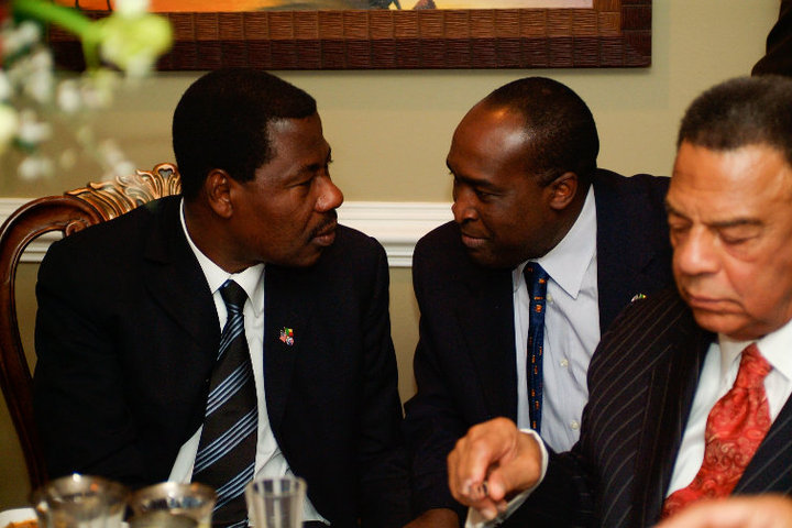Sharing confidences with then-president of Benin, Yayi Boni, in 2007 when he organized a dinner for him during his first official visit to Washington, D.C. Next to him the civil rights leader, former U.S. Ambassador Andrew Young.