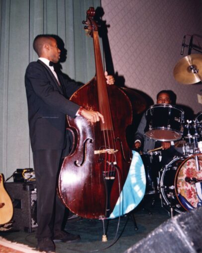 Light music to kick off the party